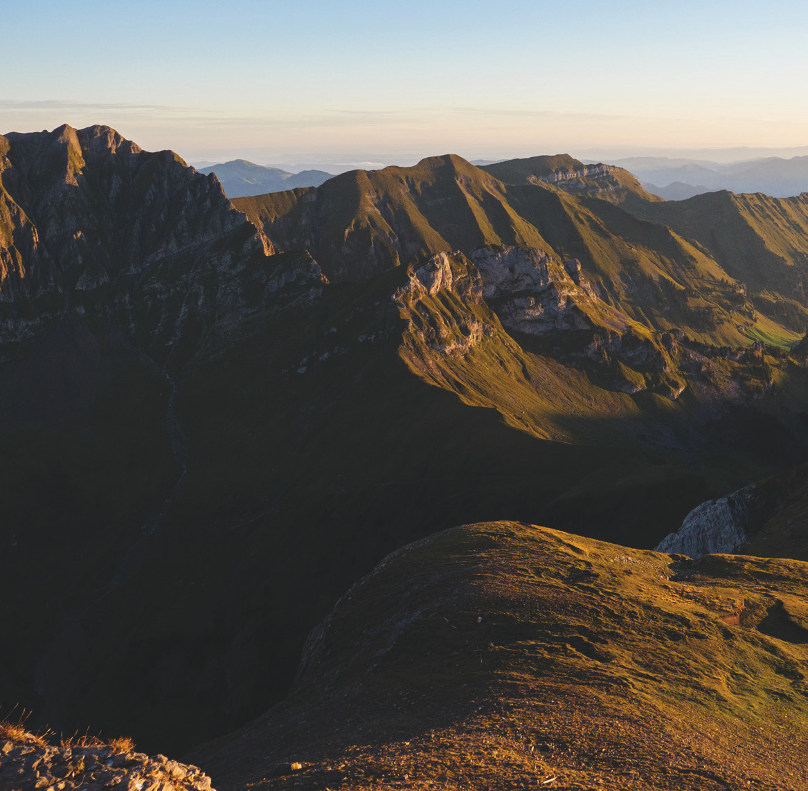 Risetenstock: Landscape and hiking scene in the area of Niederrickenbach, Brisen and Buochserhorn